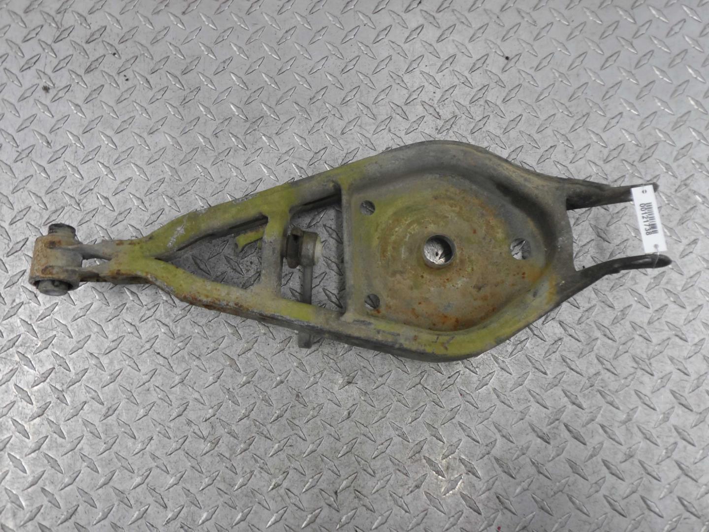 Рычаг задний левый