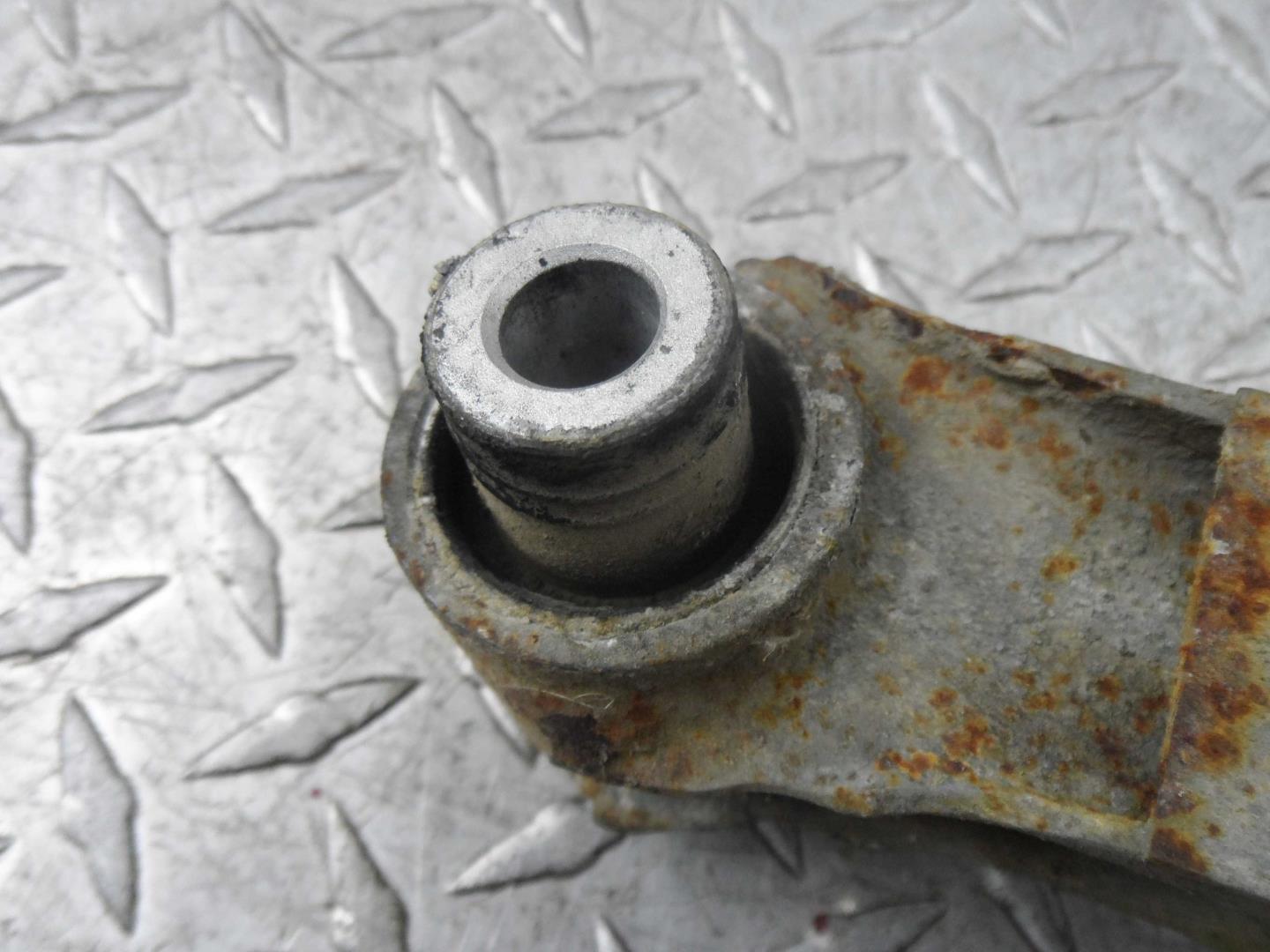 Рычаг задний левый