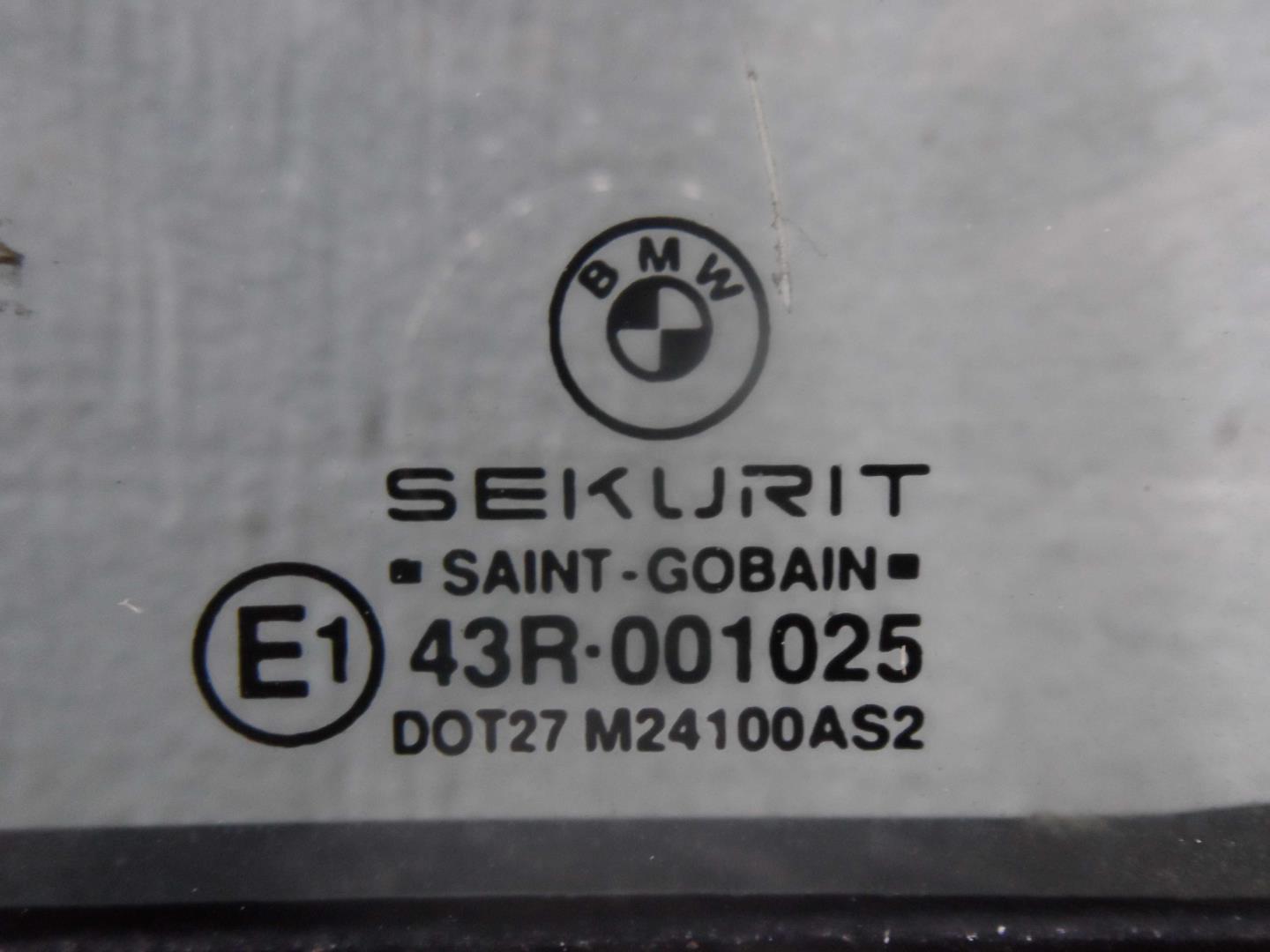 Стекло двери задней правой