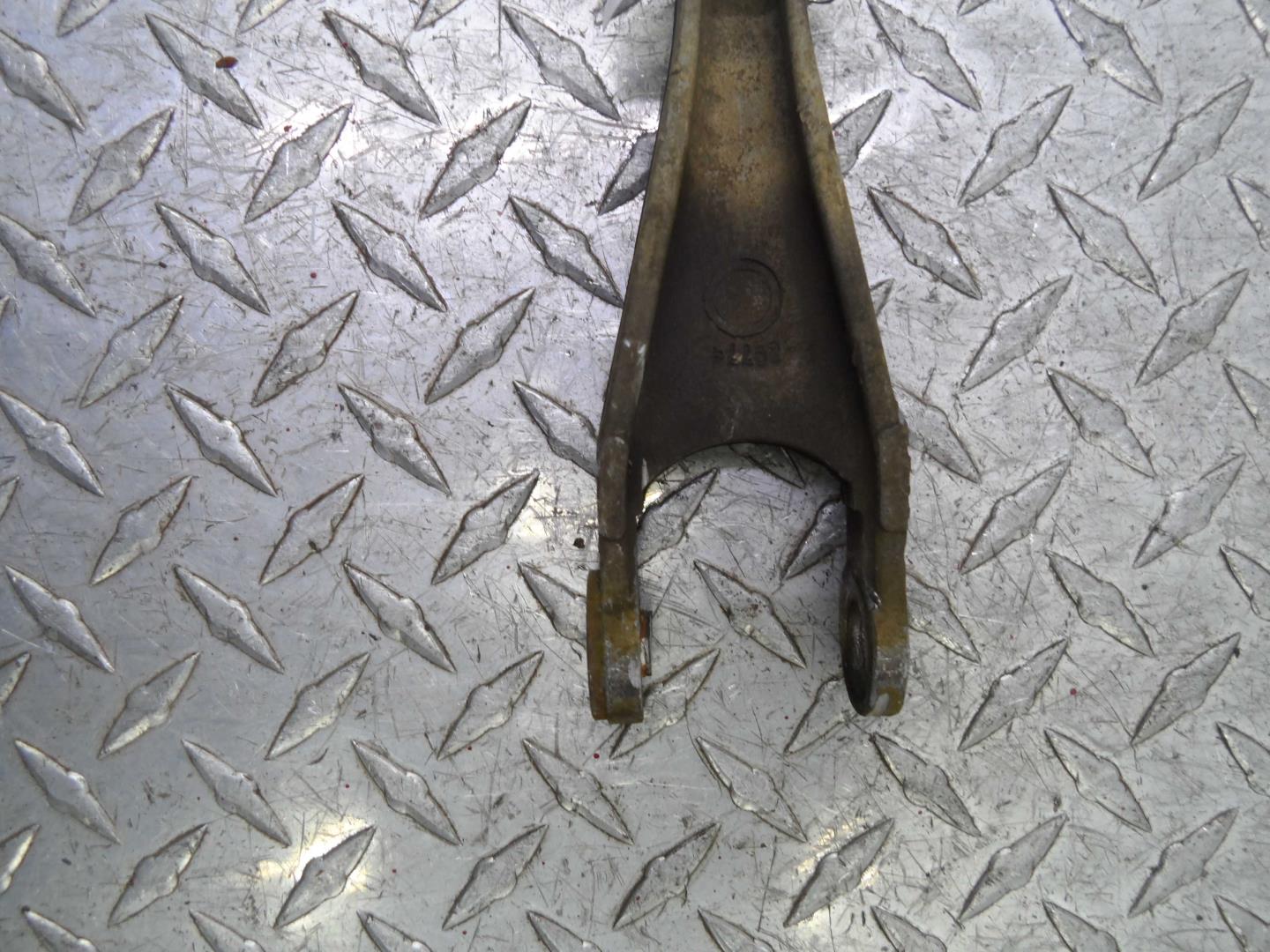 Рычаг задний левый