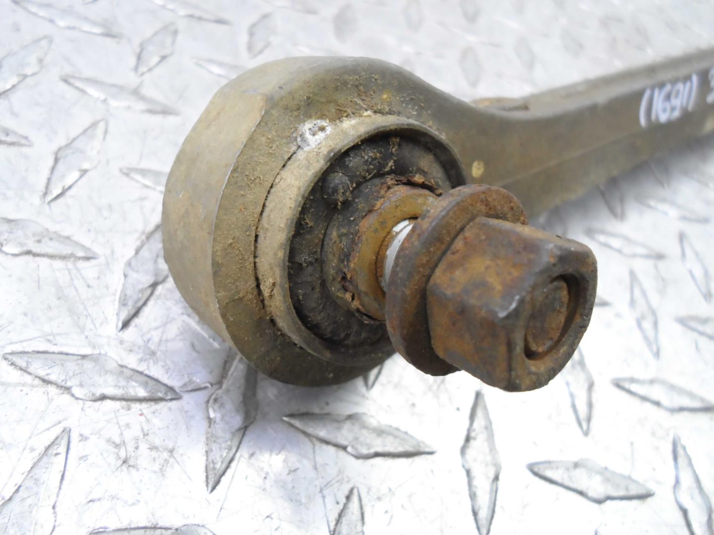 Рычаг задний левый