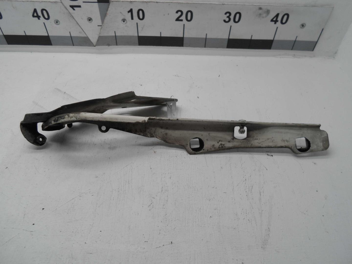 Петля капота правая