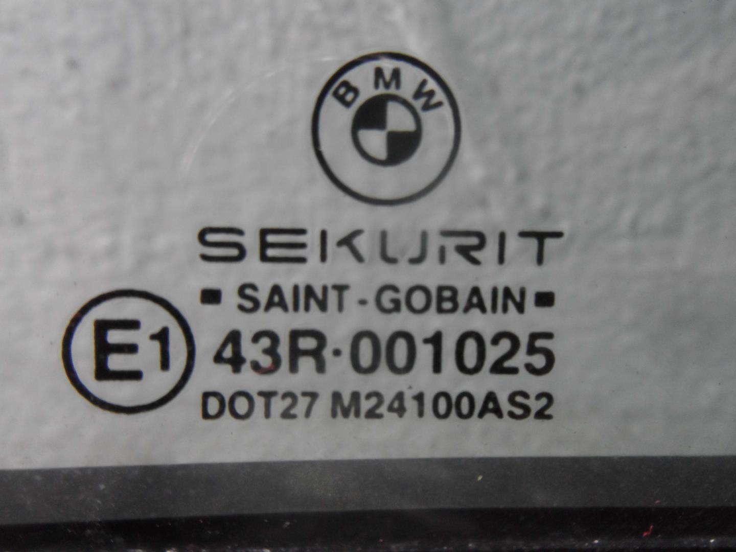 Стекло двери задней левой