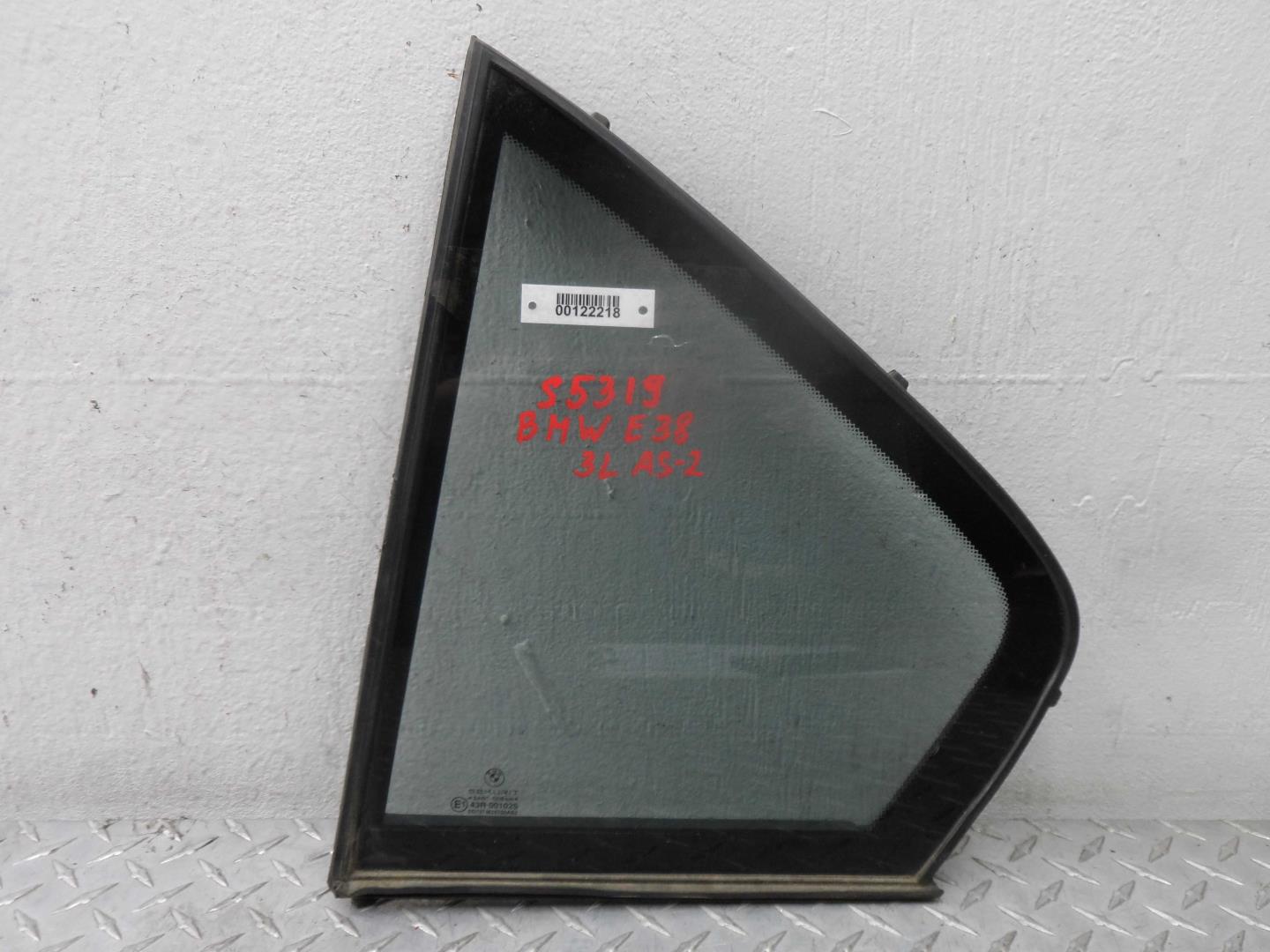 Стекло двери задней левой