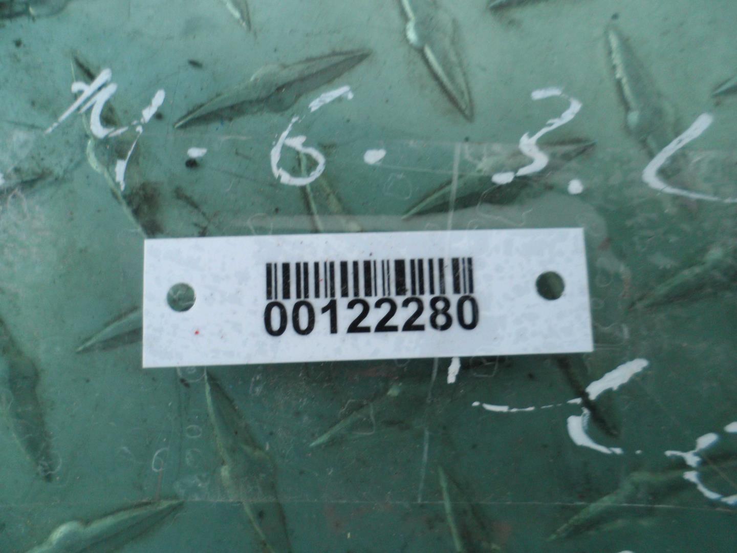 Стекло двери задней левой