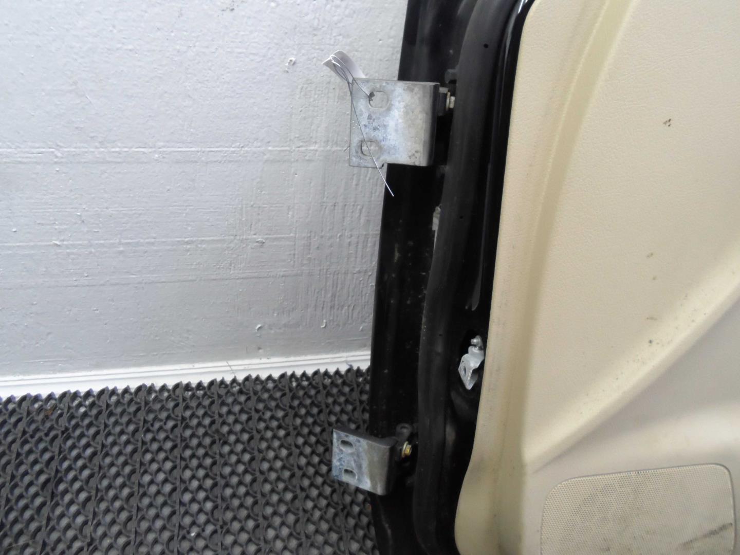 Дверь передняя правая