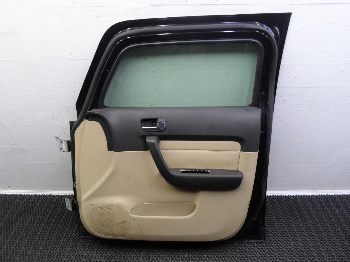 Петля двери передней