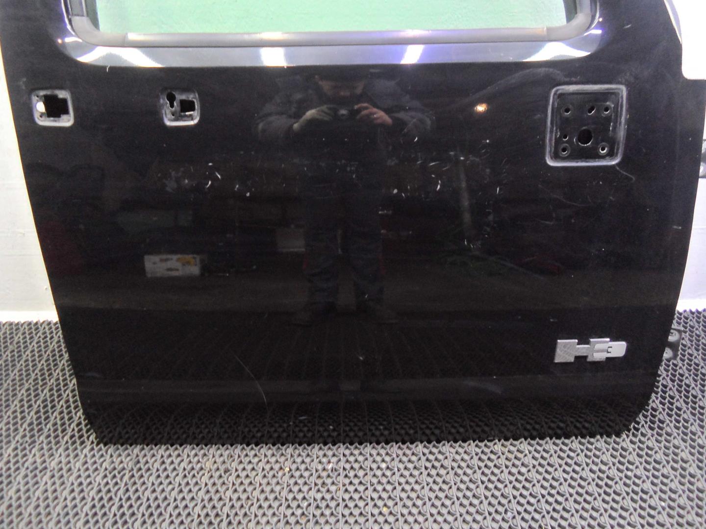 Петля двери передней