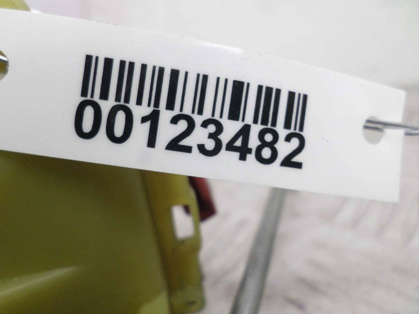 Замок двери передней левой