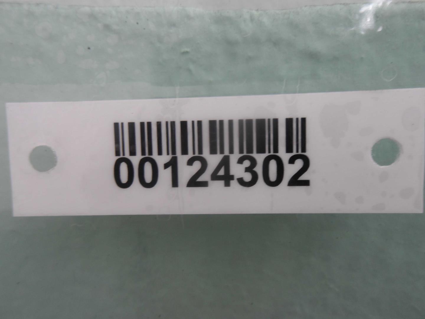 Стекло двери передней правой