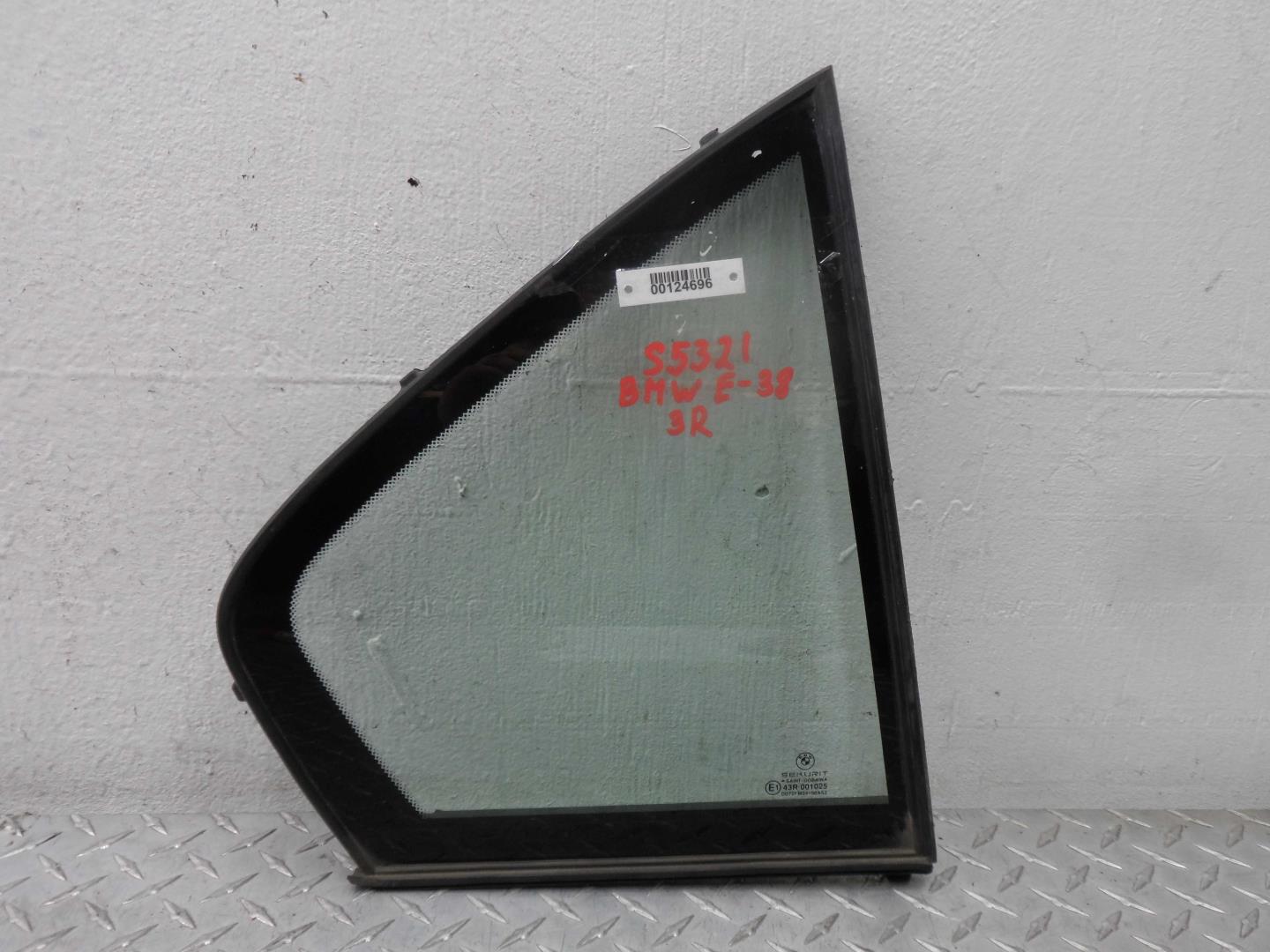 Стекло двери задней правой