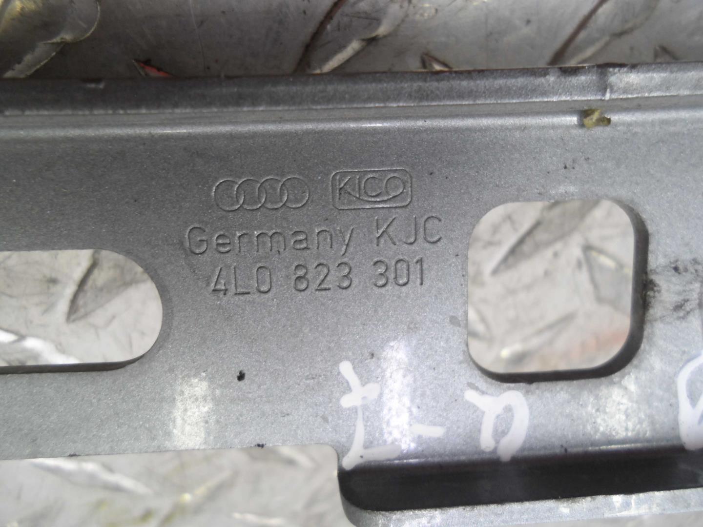 Петля капота левая