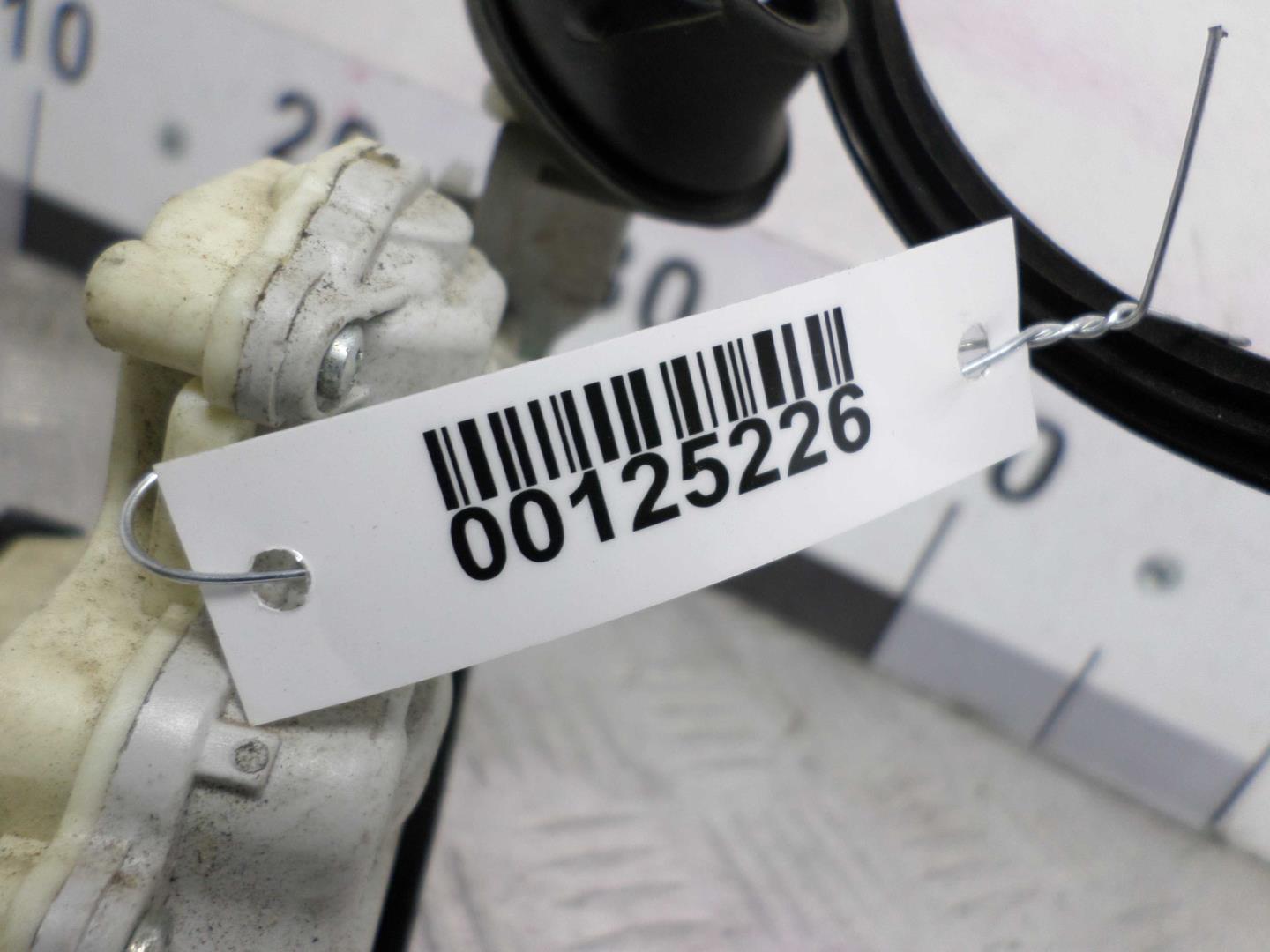 Замок двери задней левой