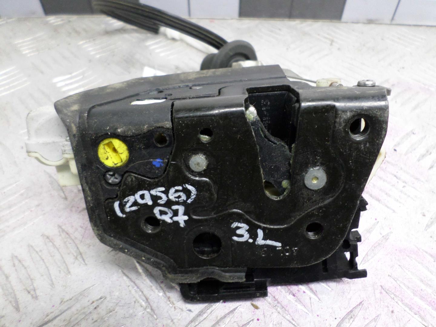 Замок двери задней левой