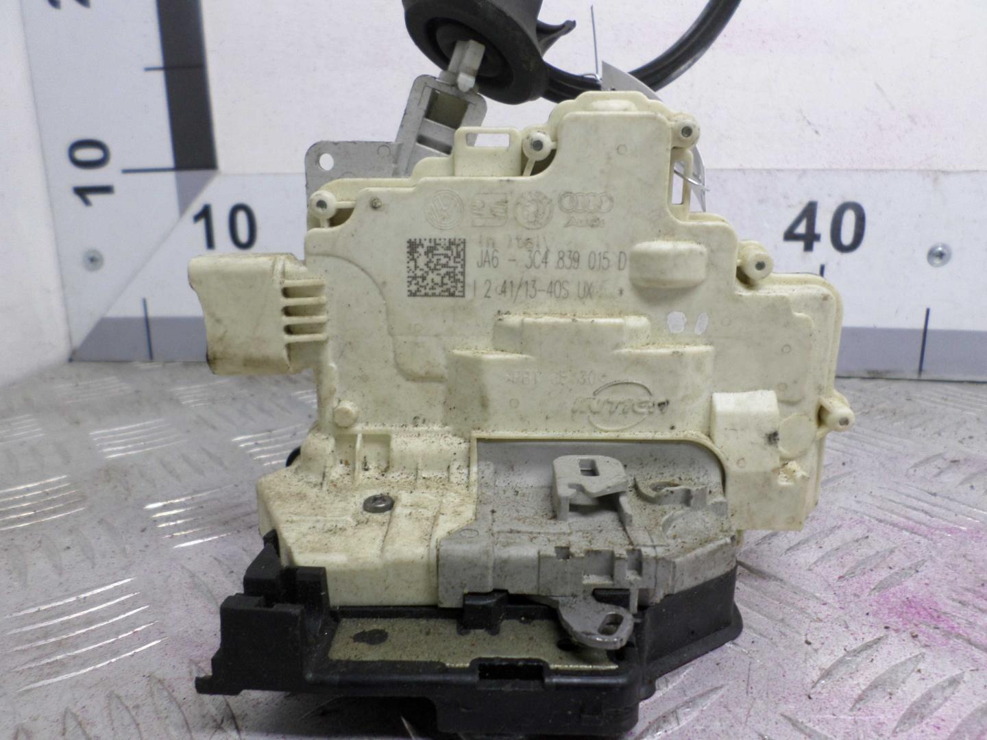 Замок двери задней левой