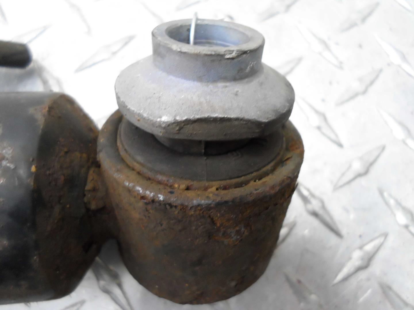 Амортизатор задний правый