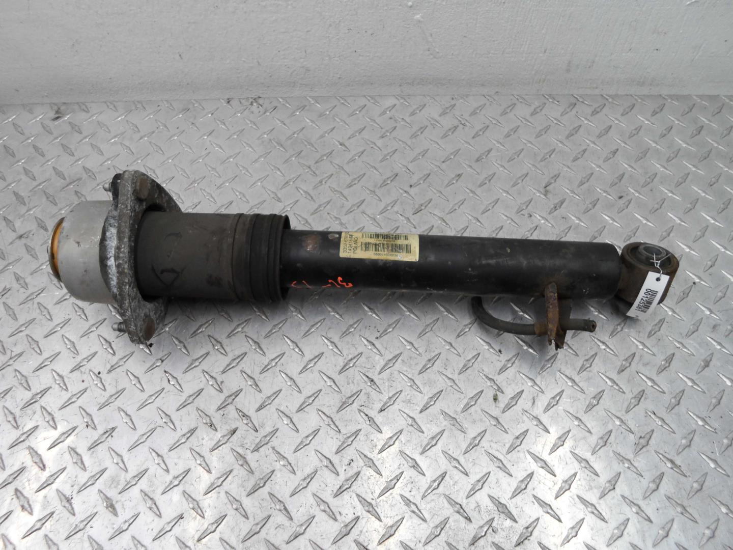 Амортизатор задний правый