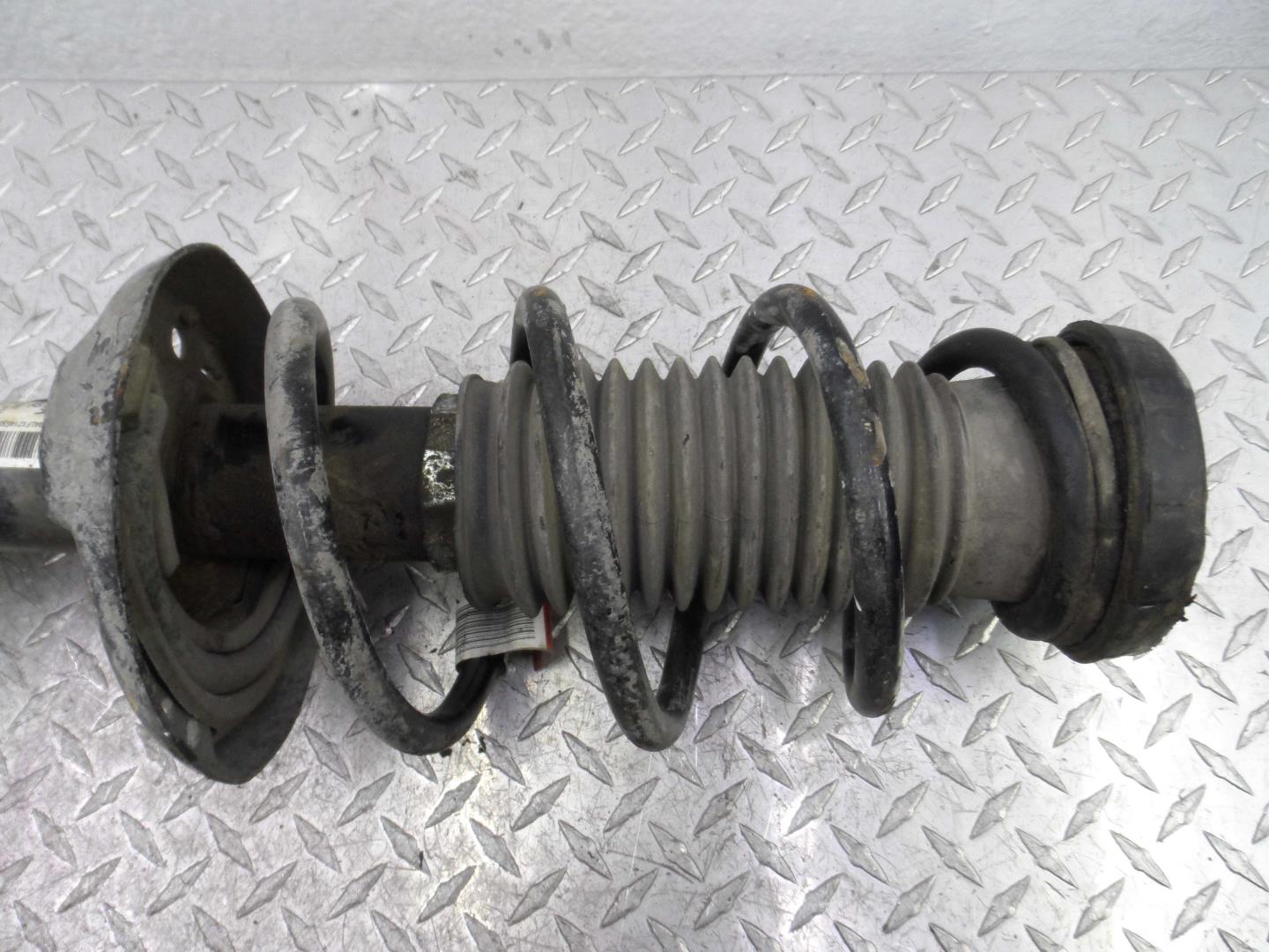 Амортизатор передний левый