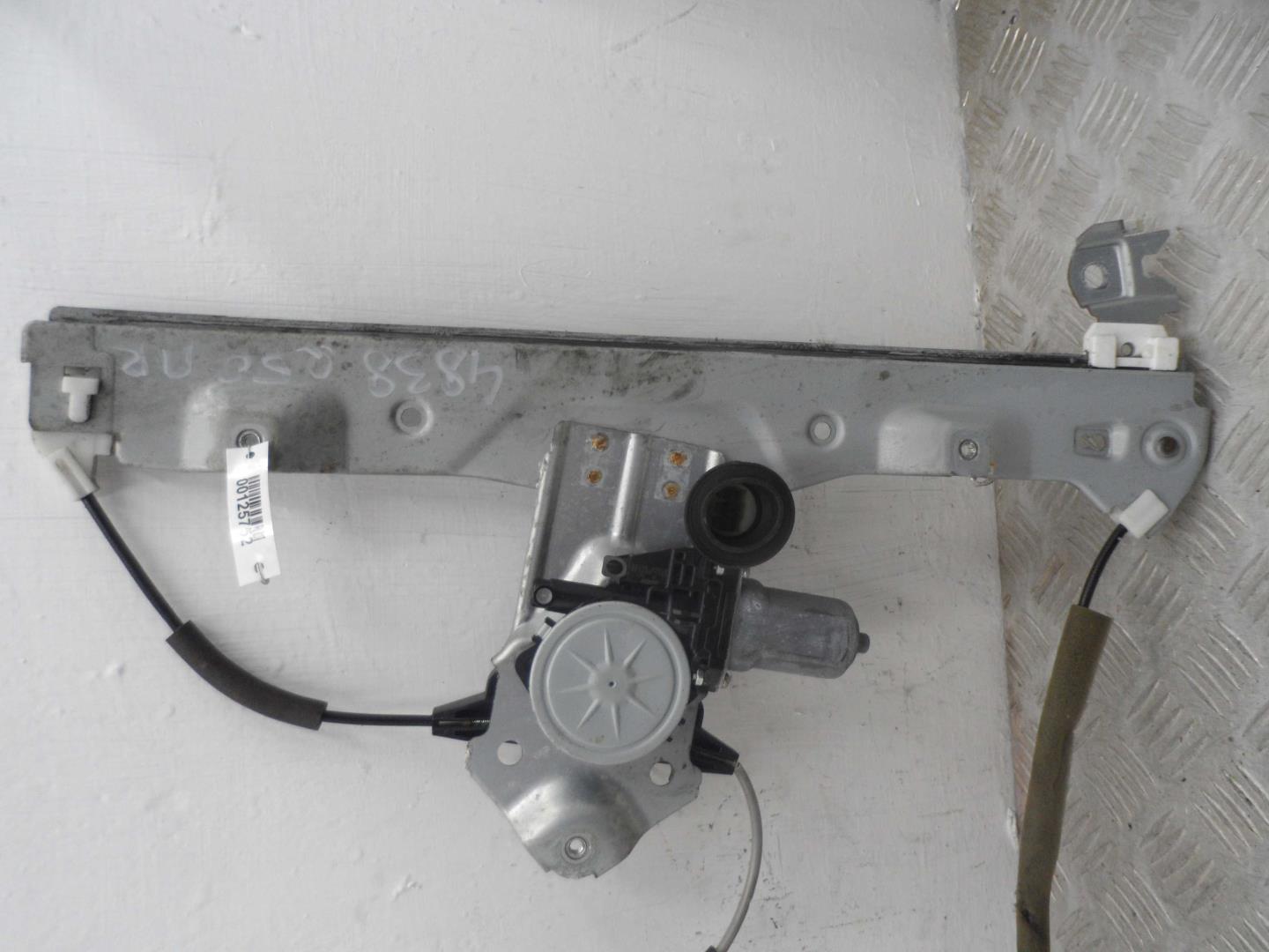 Стеклоподъемник электр. передний правый