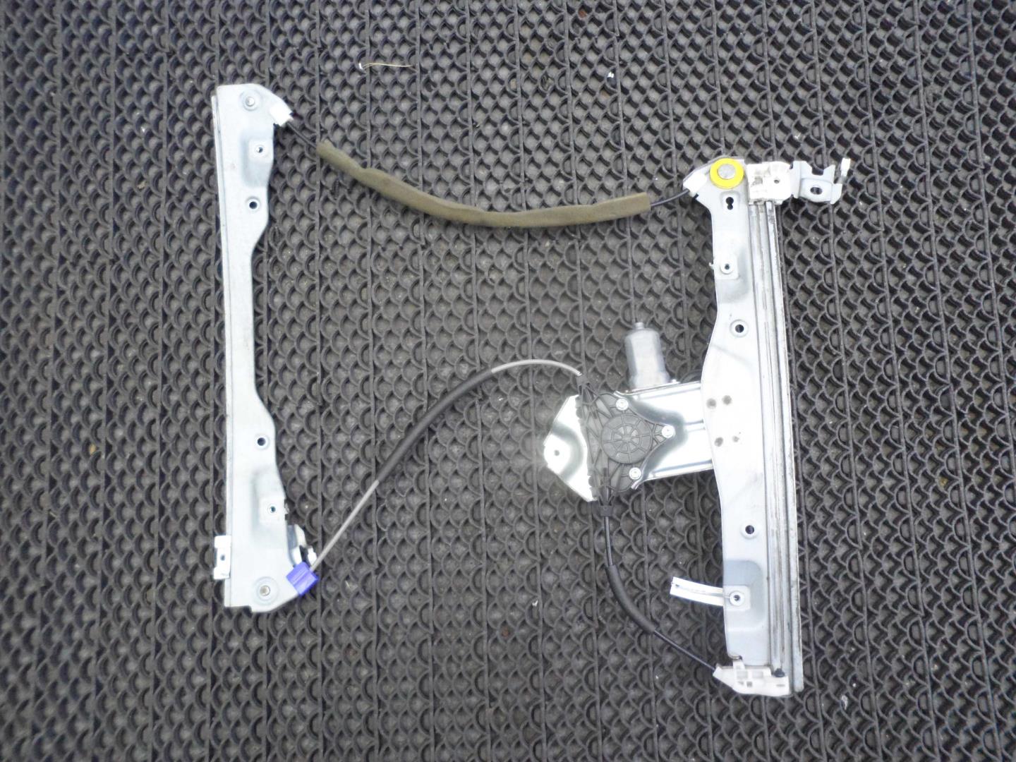 Стеклоподъемник электр. передний правый