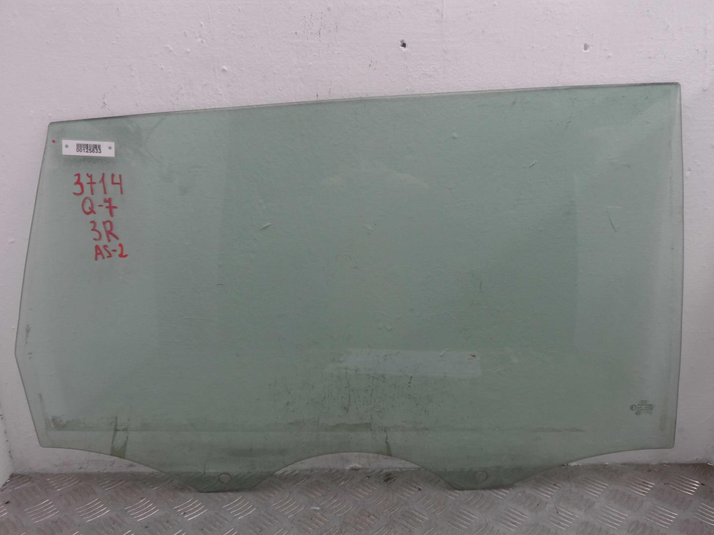 Стекло двери задней правой