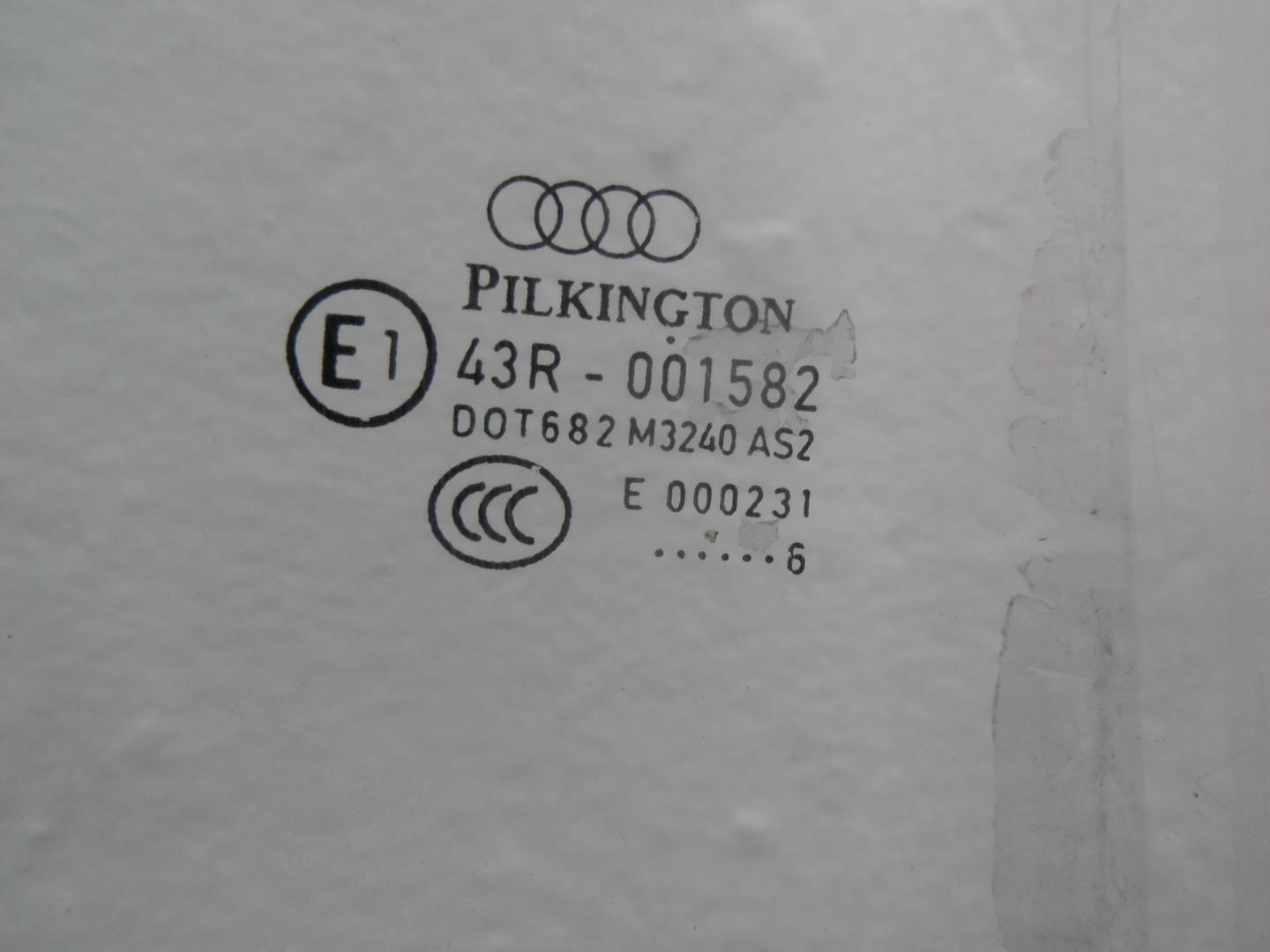 Стекло двери задней правой