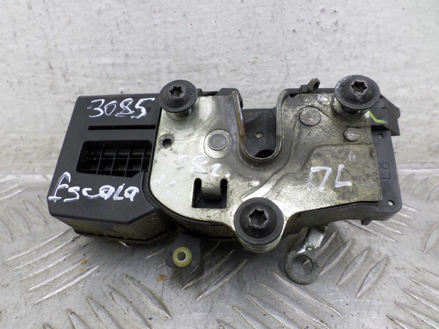 Замок двери передней левой