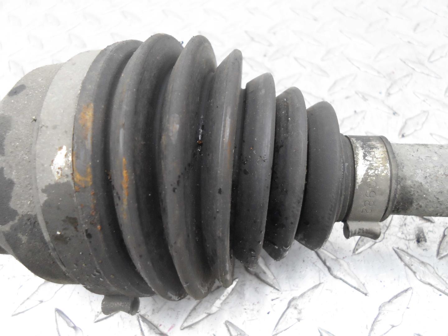 Полуось передняя левая