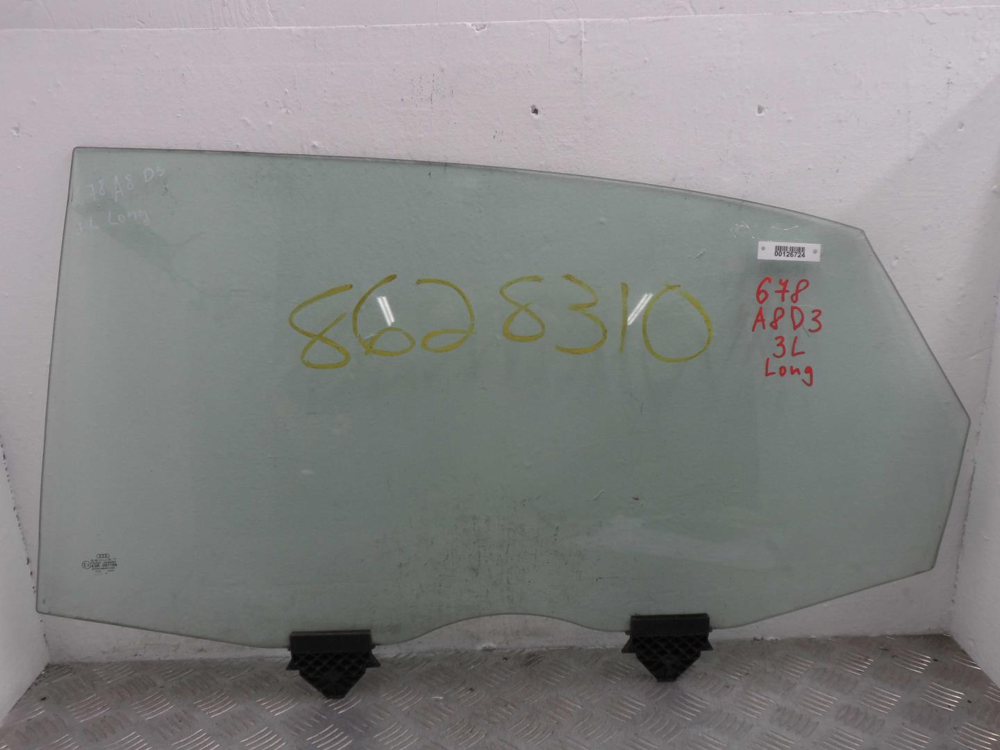 Стекло двери задней левой