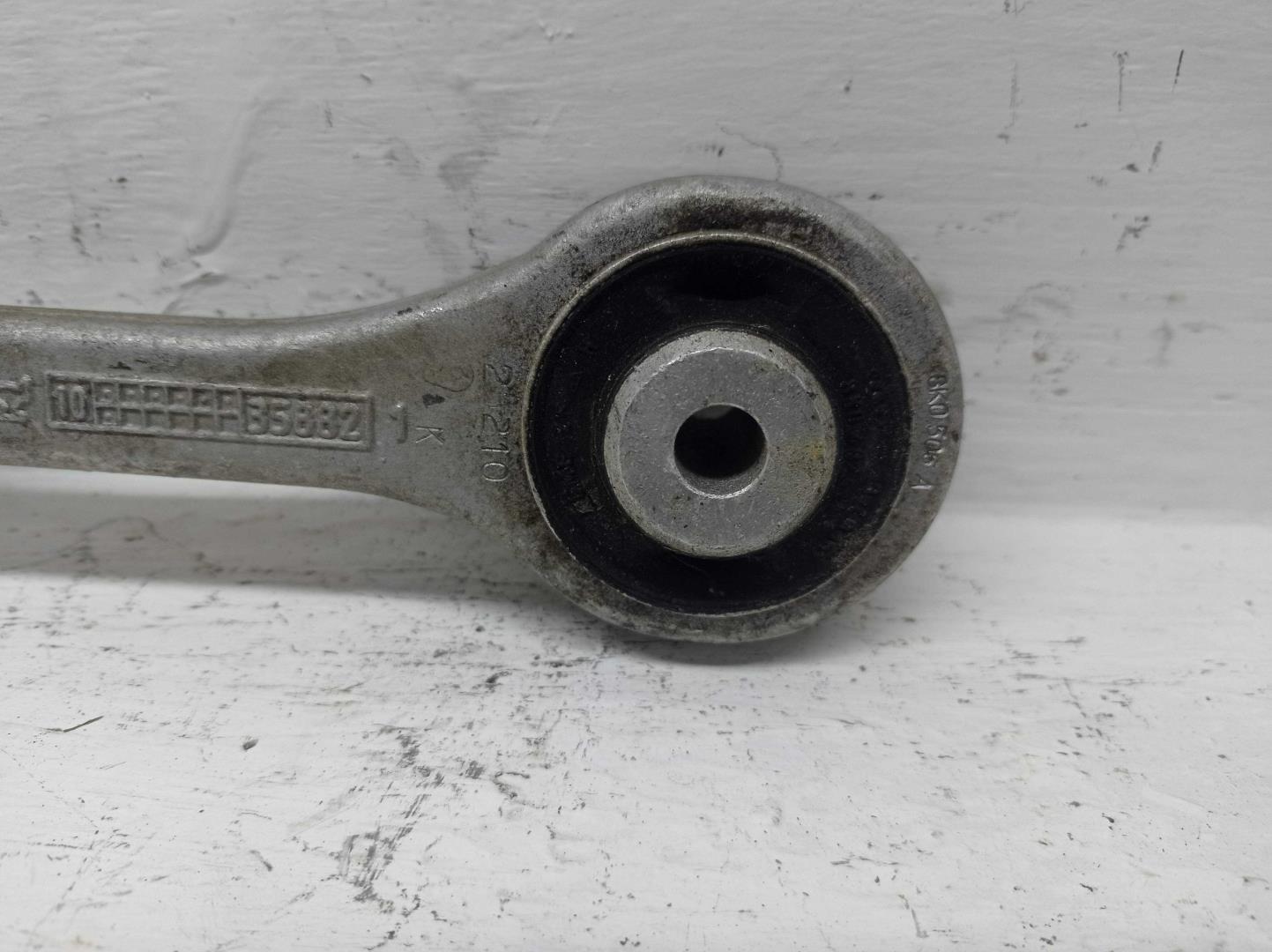 Рычаг задний верхний правый