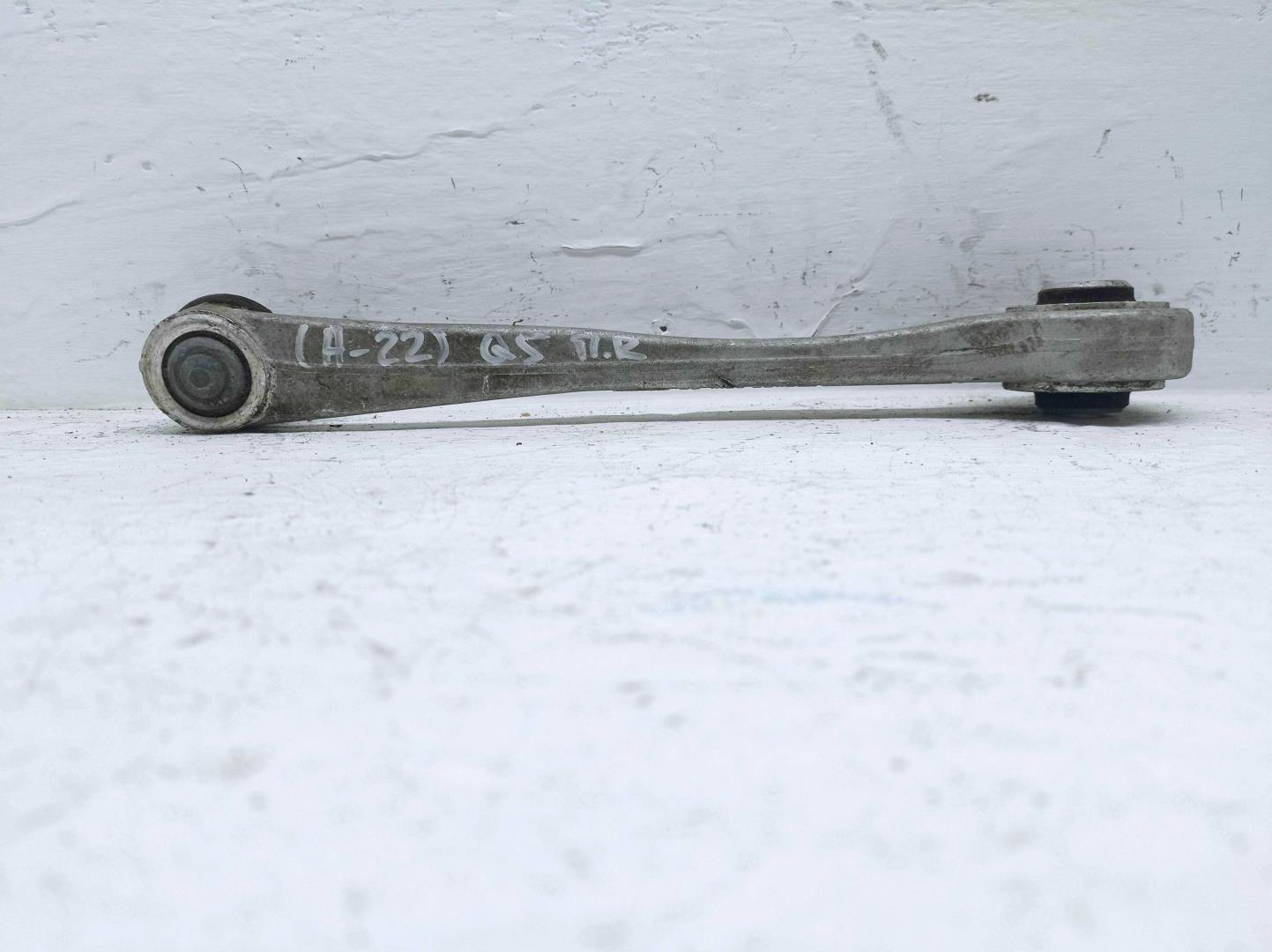 Рычаг задний верхний правый