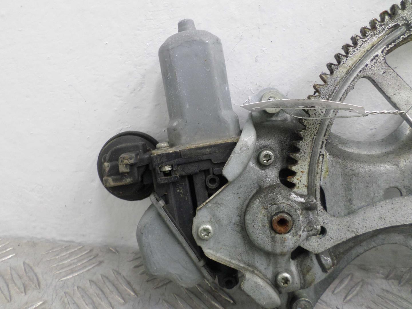 Стеклоподъемник электр. задний левый