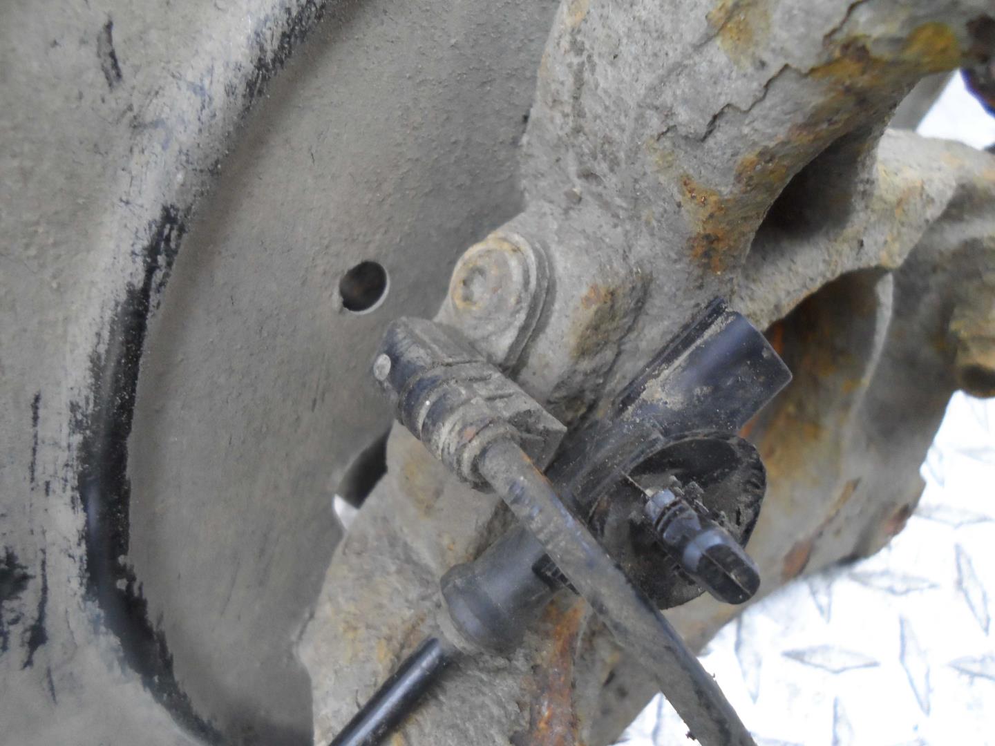 Кулак поворотный передний правый