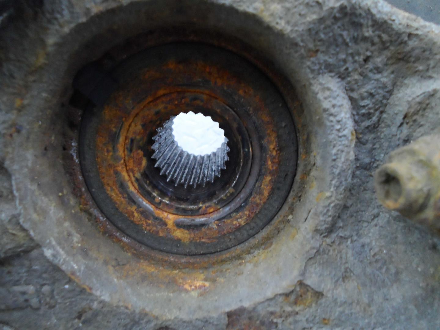 Кулак поворотный передний правый