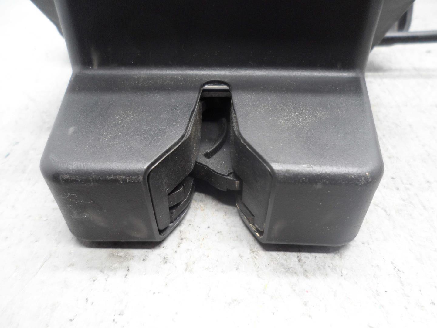 Замок багажника