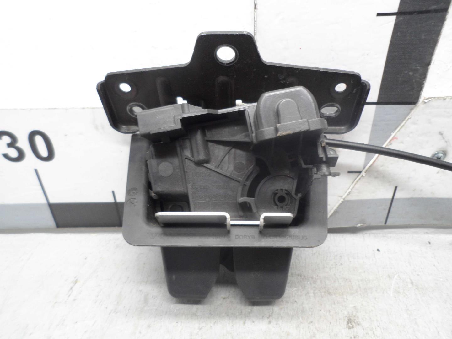 Замок багажника