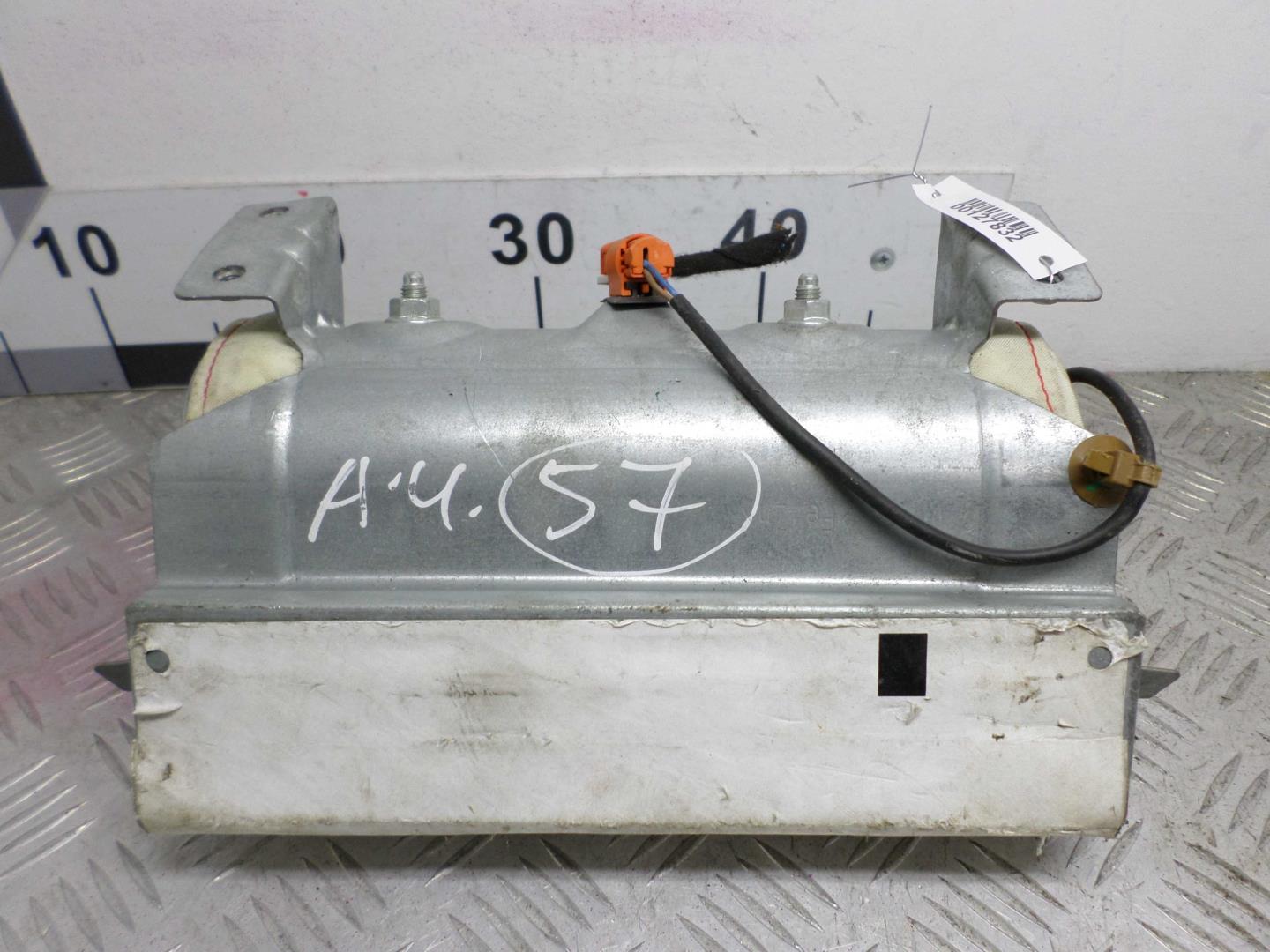 Подушка безопасности пассажирская (в торпедо)