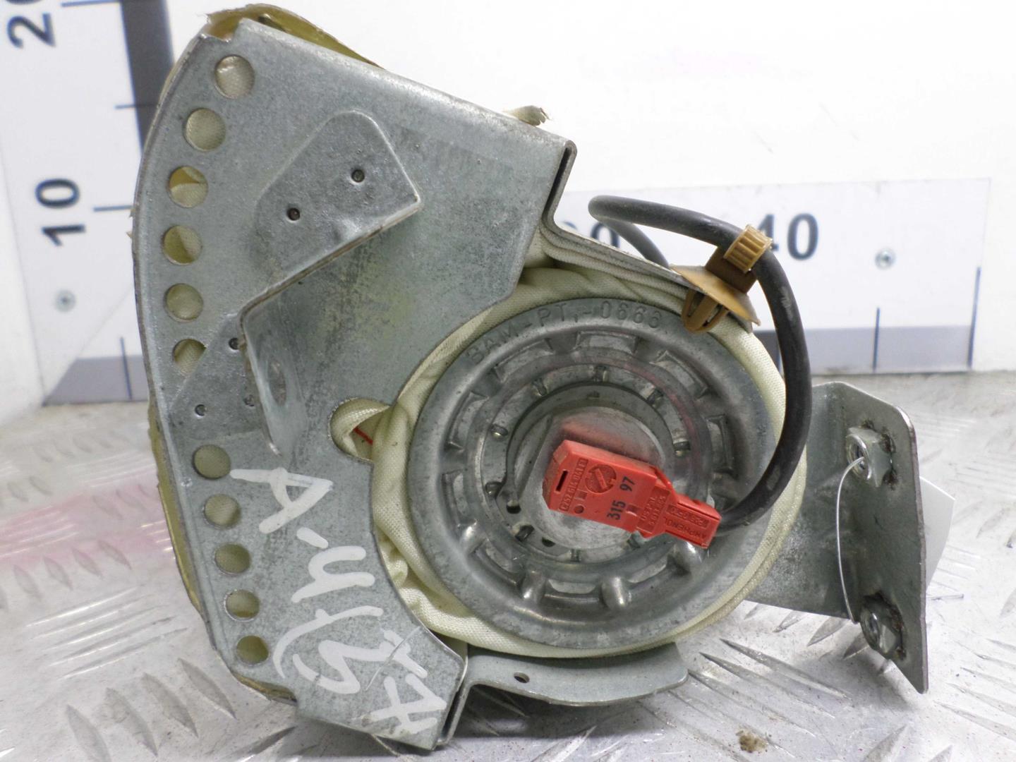 Подушка безопасности пассажирская (в торпедо)