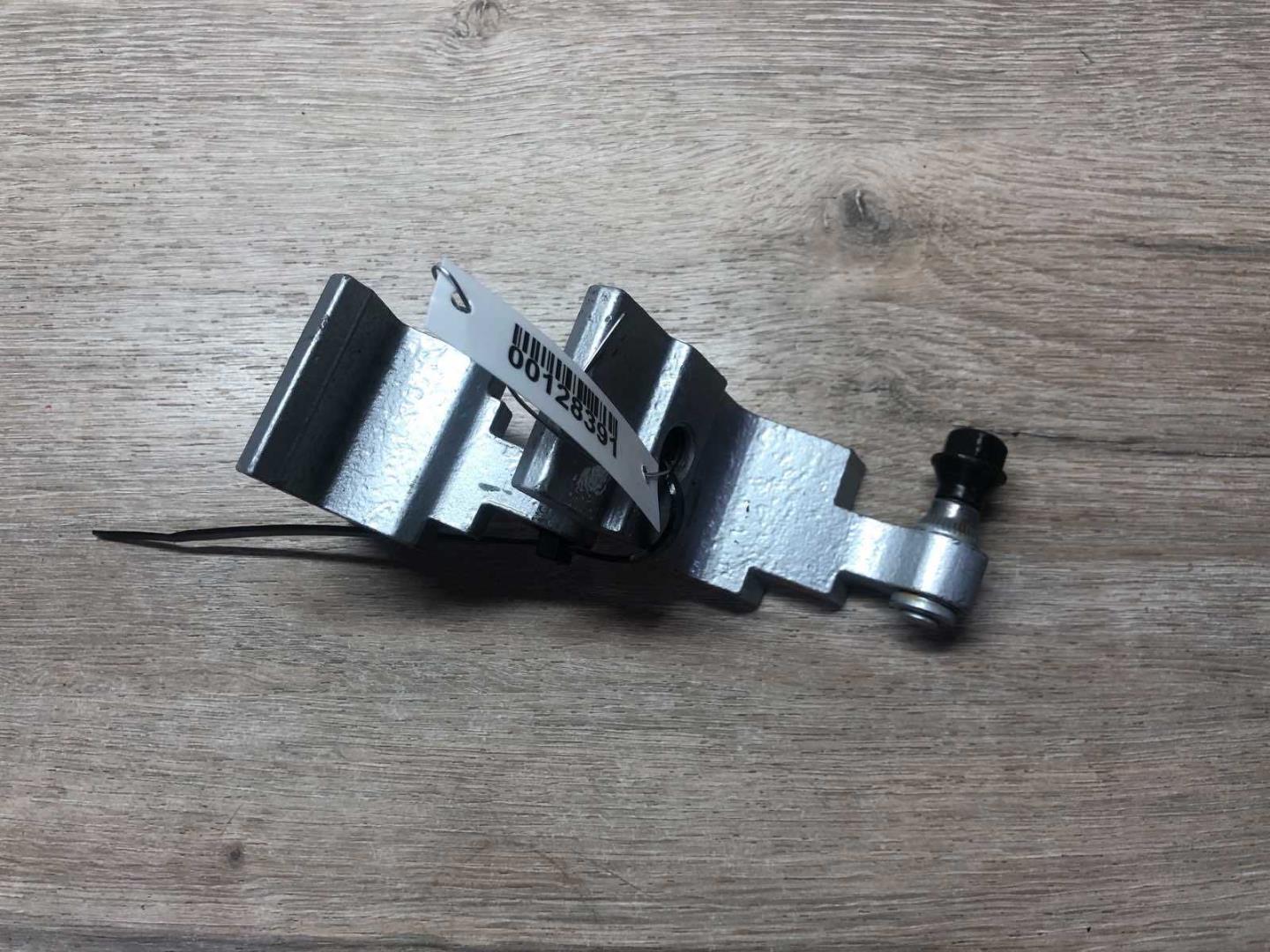 Петля двери