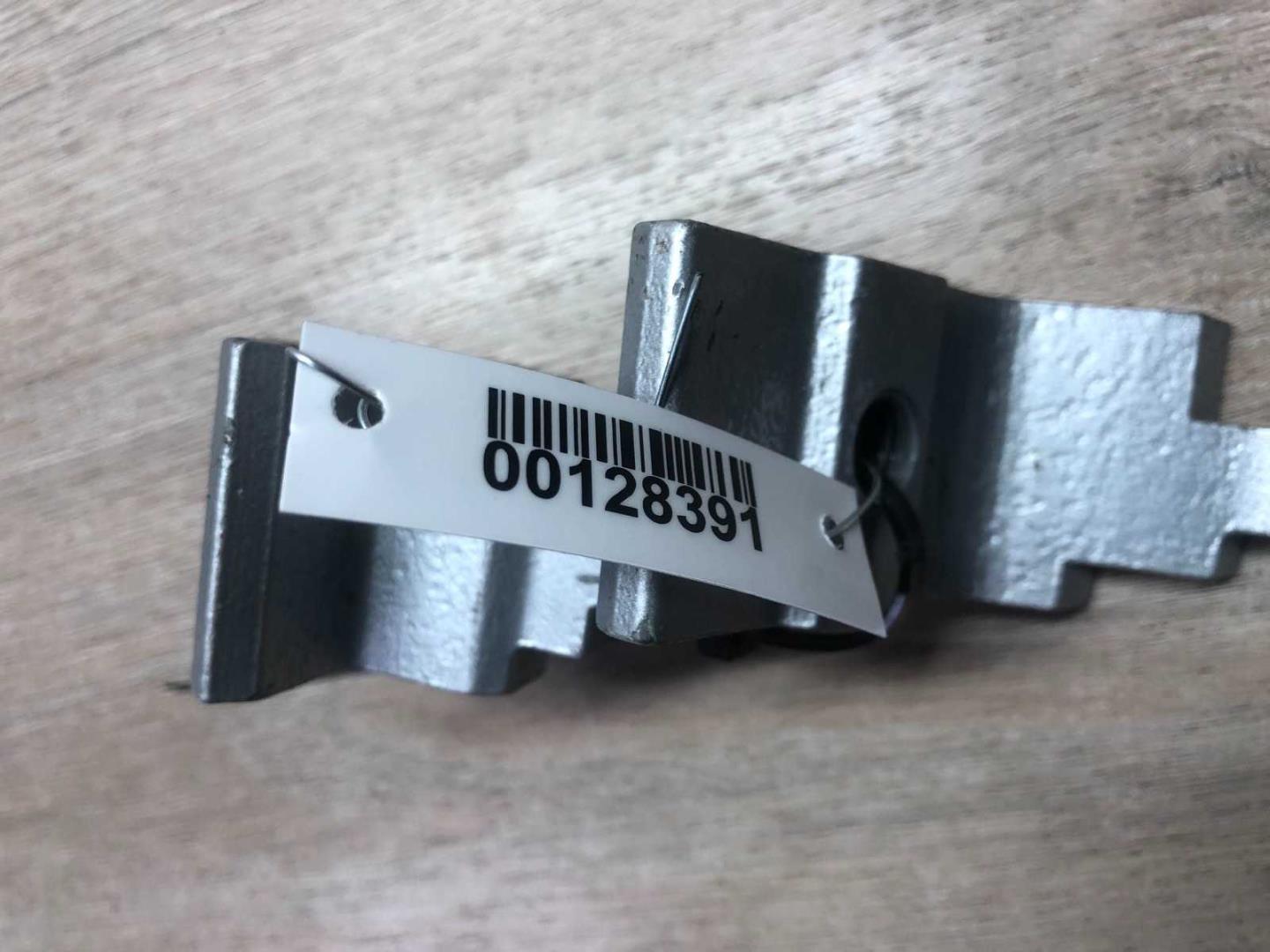 Петля двери