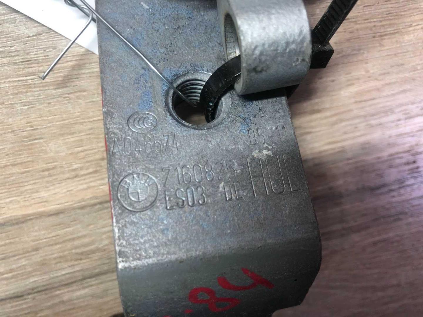 Петля двери