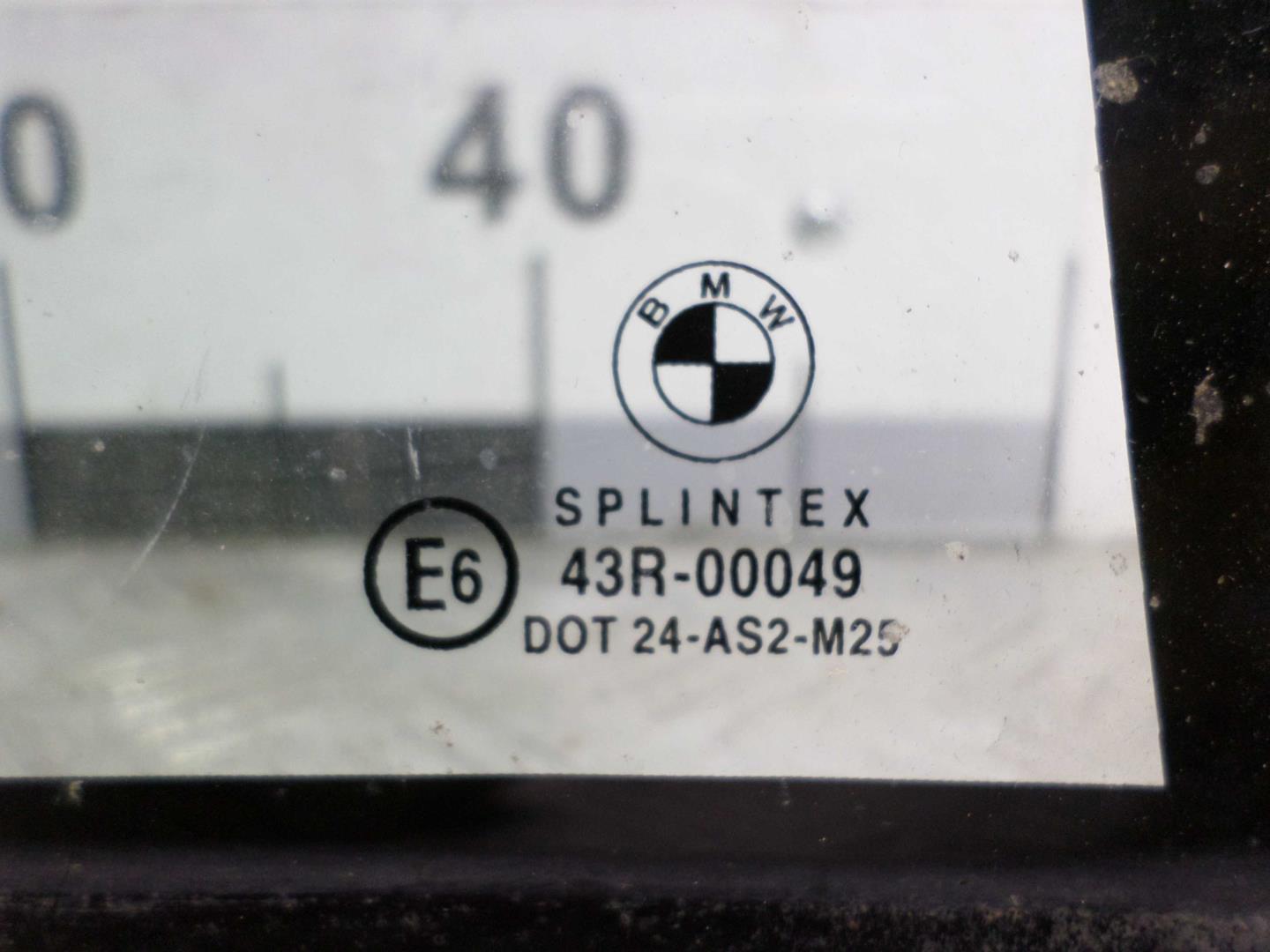 Стекло двери задней правой