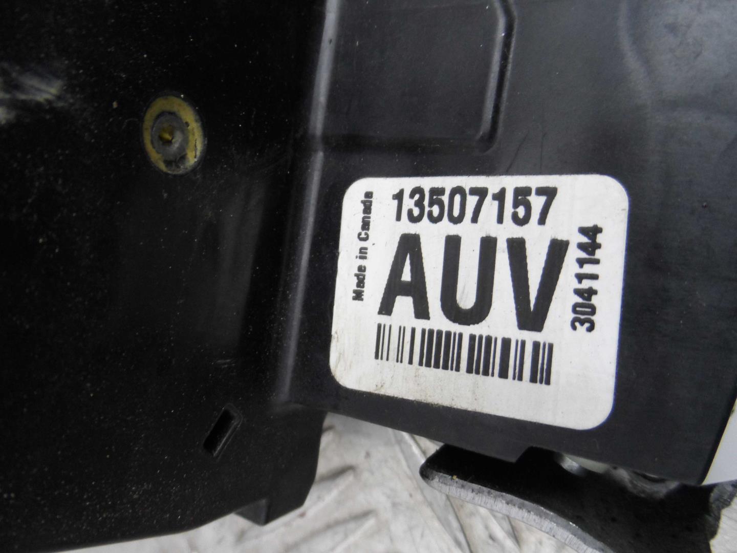 Замок двери передней левой