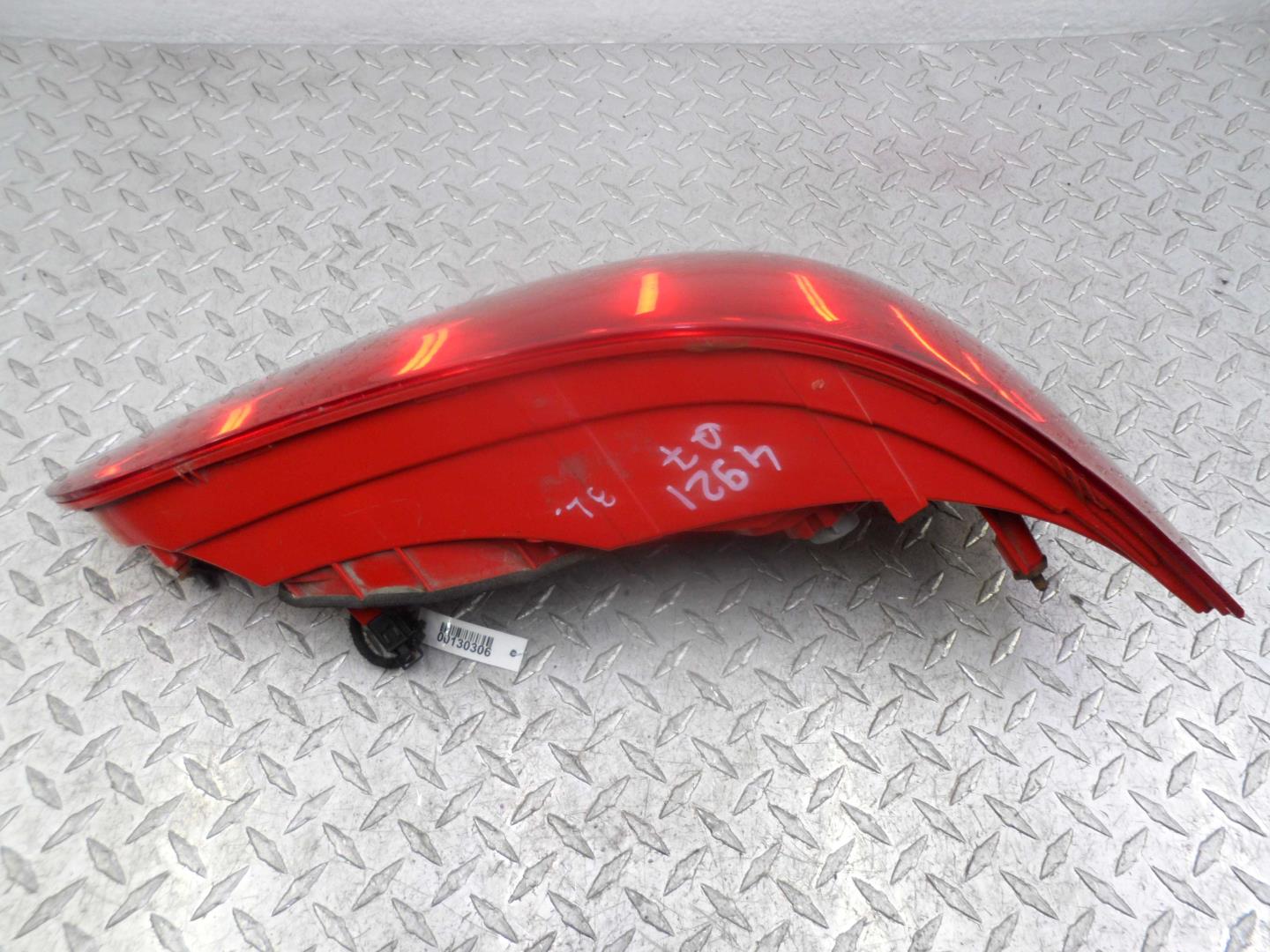 Фонарь задний наружный левый