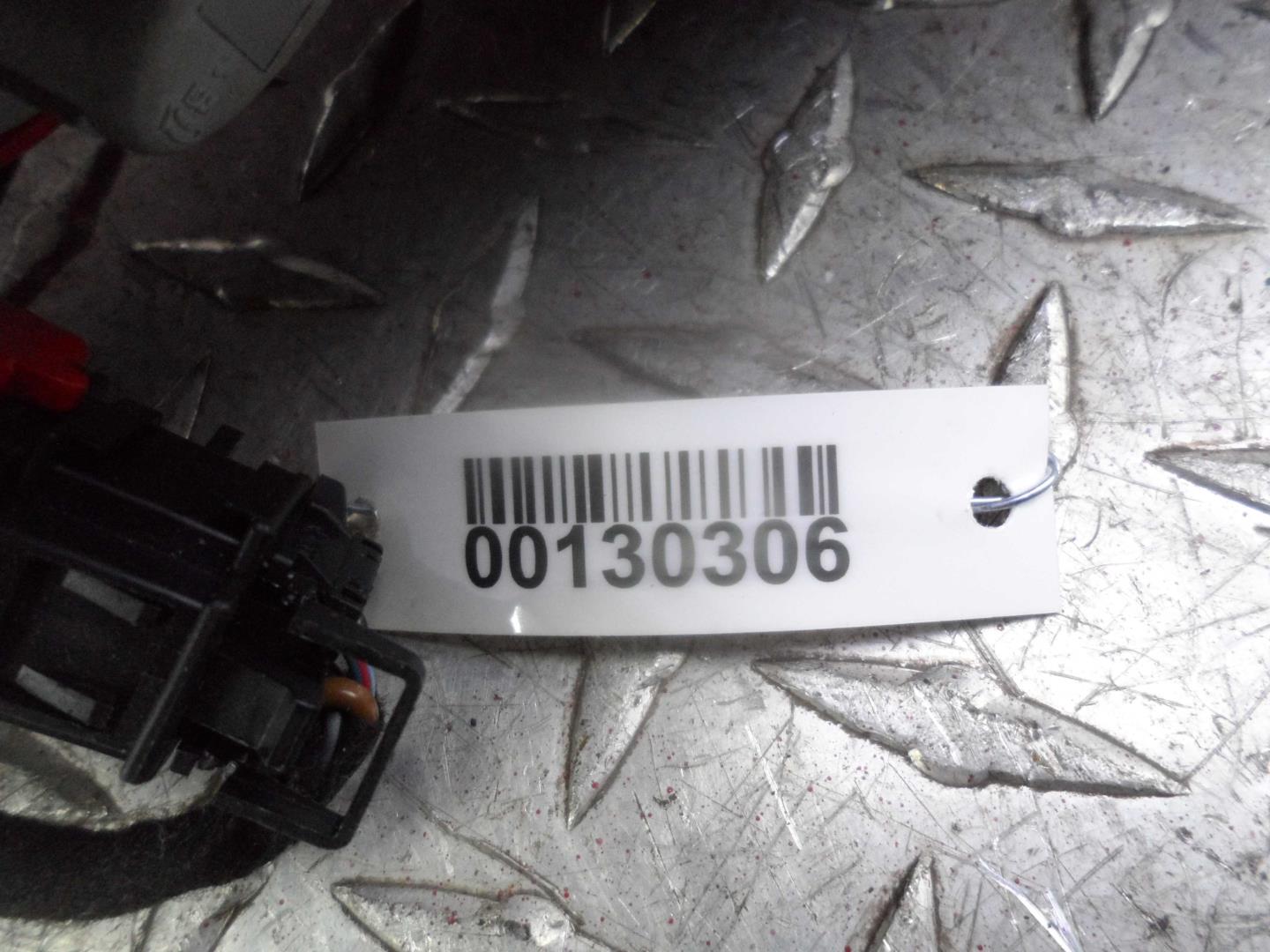 Фонарь задний наружный левый