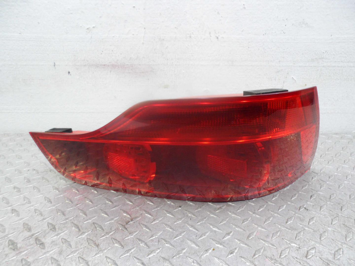 Фонарь задний наружный левый