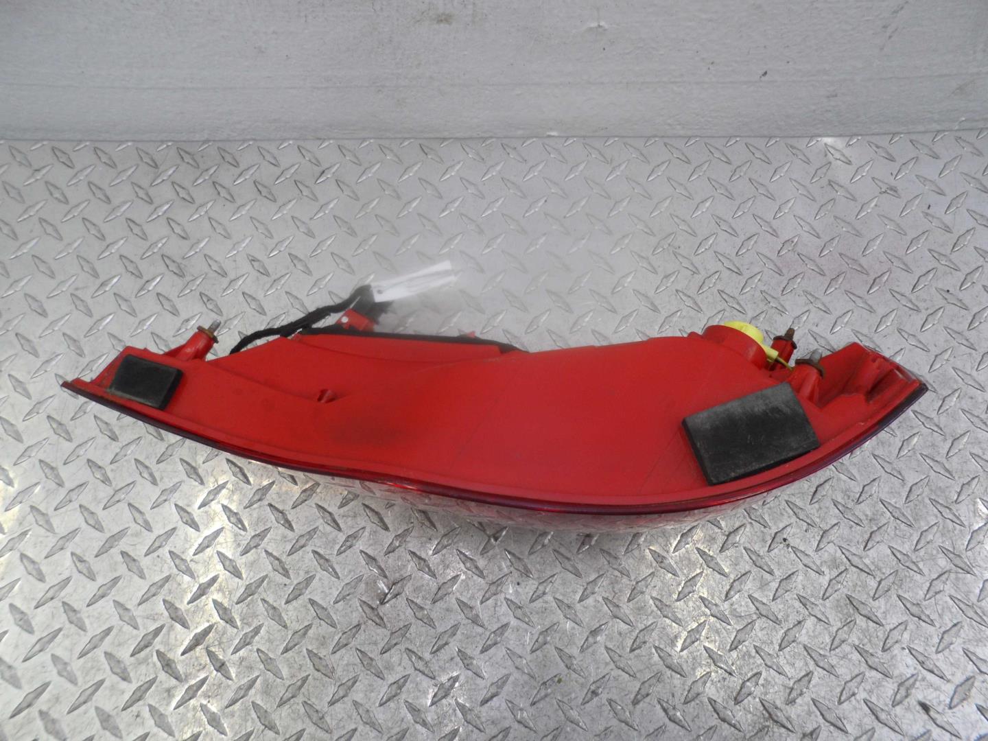 Фонарь задний наружный левый