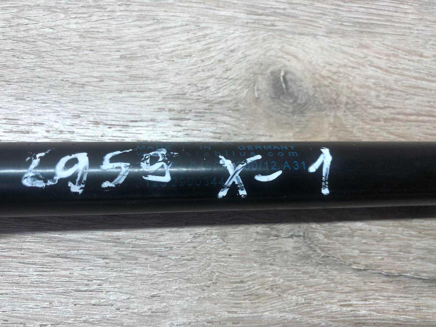 Амортизатор капота