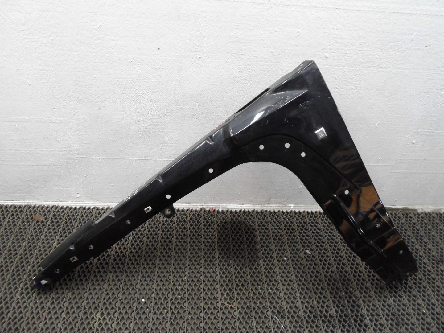 Крыло переднее левое