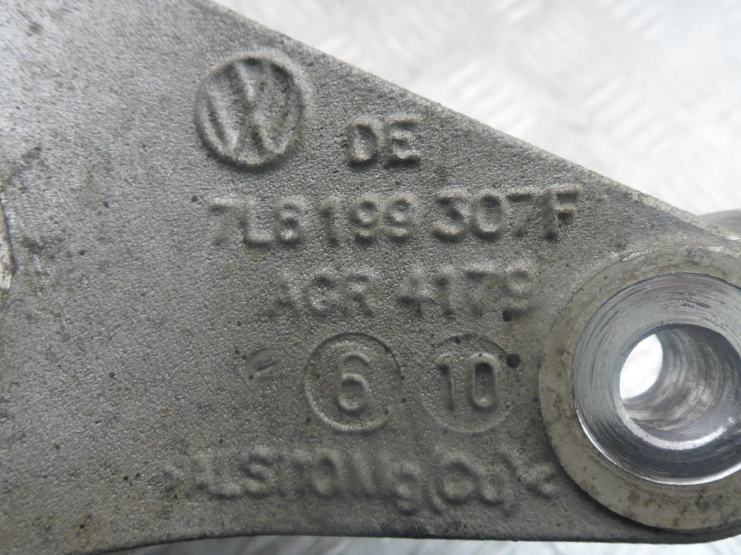 Кронштейн двигателя